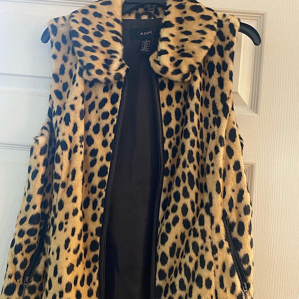 Ladies Leopard Vest